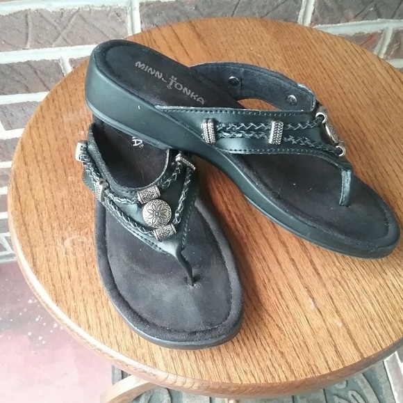 Minnetonka Shoes - Minnetonka Black Leather Sandals Southwestern
